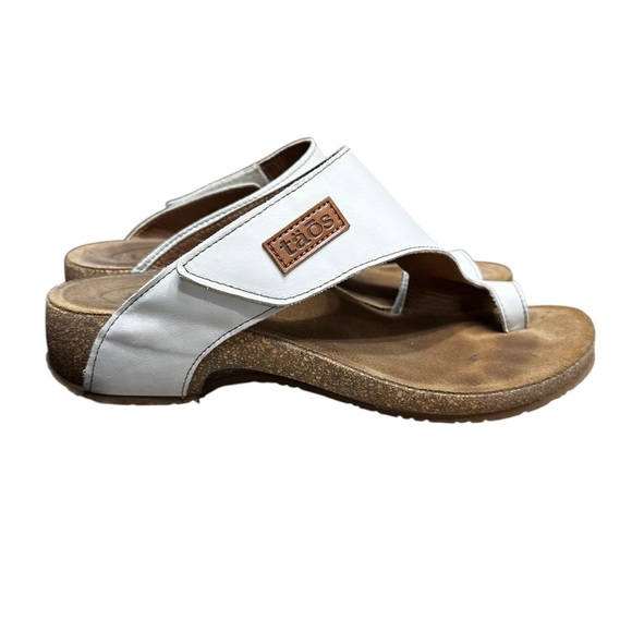Taos White Loop Sandal Leather Size 9 9.5 US Women’s Cork Wedge - Picture 1 of 11